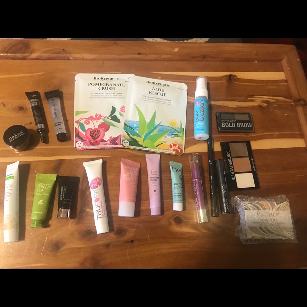Ipsy sample assortment.